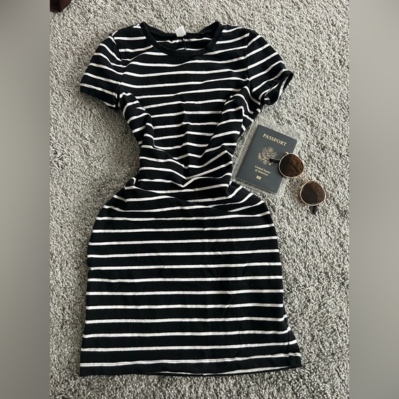 Old Navy Black and White Stripped Bodycon Dress - Picture 1 of 3